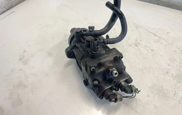 Toyota Corolla Verso AR10 Fuel injection high pressure pump 167008H800