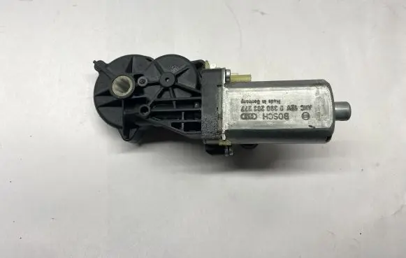 Mercedes-Benz C W204 Seat adjustment motor 0390203277 82322775