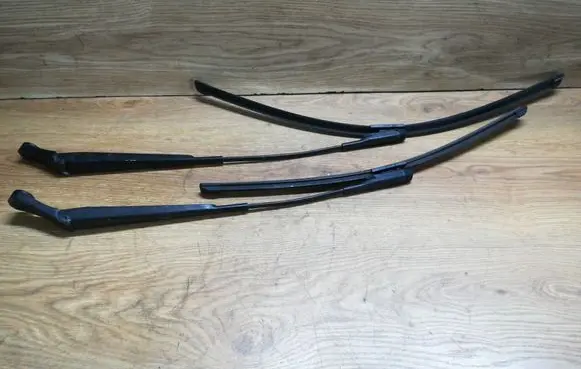 Opel Zafira B Front wiper blade arm 13145564 13145563
