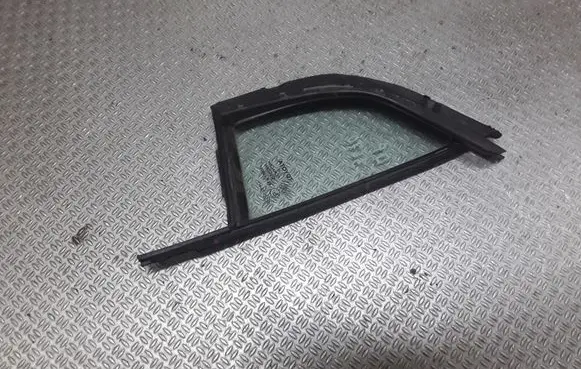 Toyota Yaris Front door vent window glass four-door 