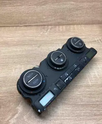 Volkswagen Golf VI Climate control unit