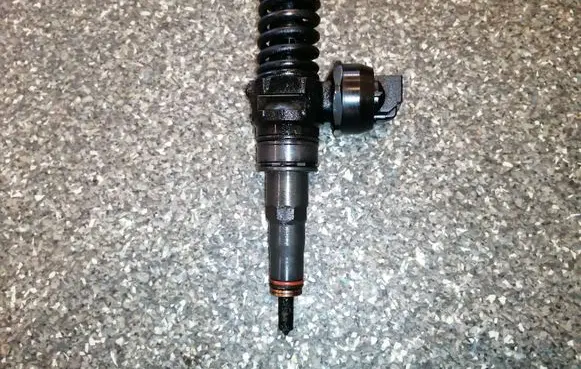 Audi A4 S4 B7 8E 8H Fuel injector 038130080X