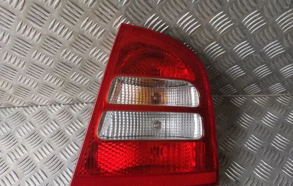 Skoda Octavia Mk1 (1U) Rear/tail lights 1U6945096 1U6945112