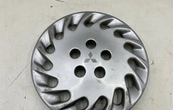 Mitsubishi Galant R15 wheel hub/cap/trim aw324708