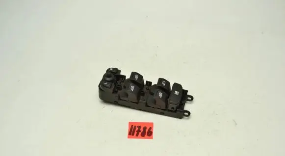 Volvo V70 Electric window control switch 30773269 03454200