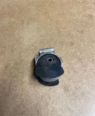 Volvo S40, V40 Engine mount bracket 30814380