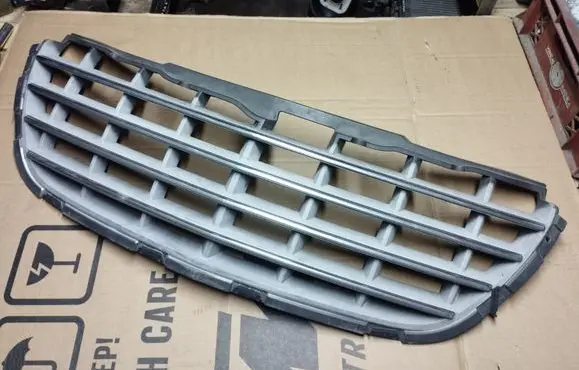 Chrysler Pacifica Front bumper upper radiator grill 04857626AA
