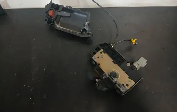 Volvo XC90 Loading door lock 30636919