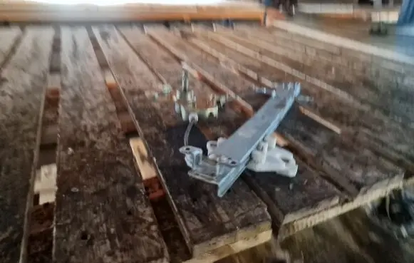 Rear door manual window regulator