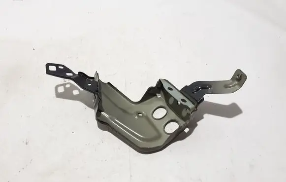 Audi A5 Fender mounting bracket 8B3821132