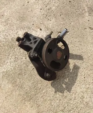 Mazda 323 Power steering pump