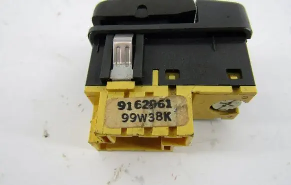 Volvo V70 Fog light switch 9162961