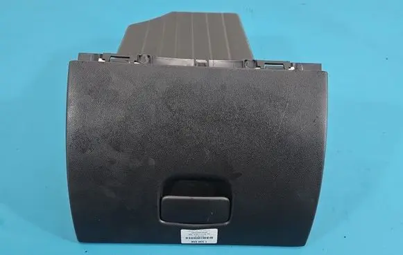 Glove box