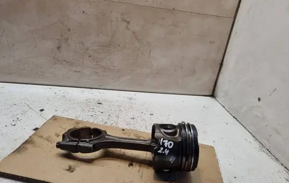 Volvo V70 Piston with connecting rod 81L79