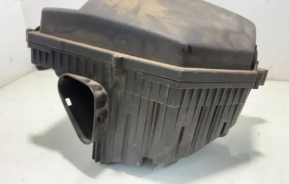 Volvo V70 Air filter box 6893747