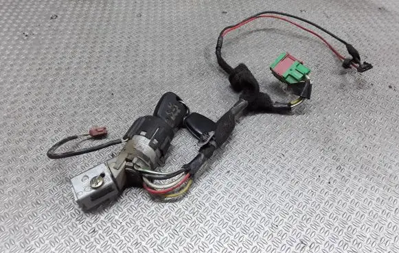 Peugeot 807 Ignition lock 9648445180