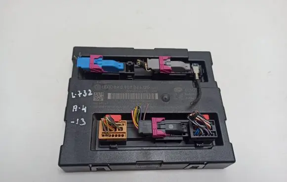 Audi A4 S4 B8 8K Comfort/convenience module 8K0907064GG