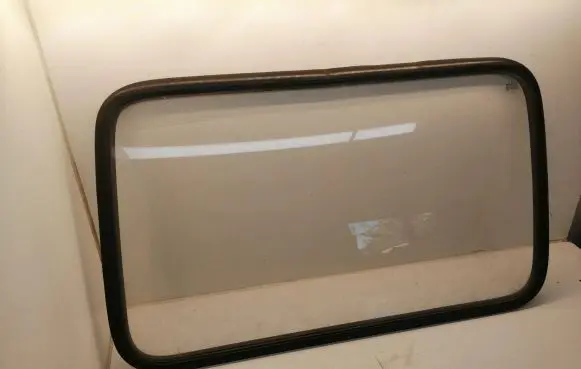 Ford Transit Rear side window 43R00021 DOT32M11AS2