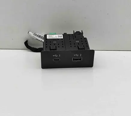 Nissan Juke II F16 USB socket connector 284H36RA2A