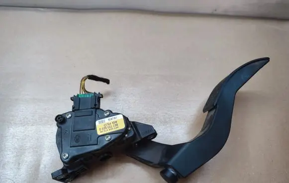 Audi A4 S4 B7 8E 8H Accelerator throttle pedal 8E1723523G