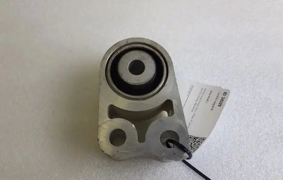 Volvo XC40 Engine mount bracket 32298481