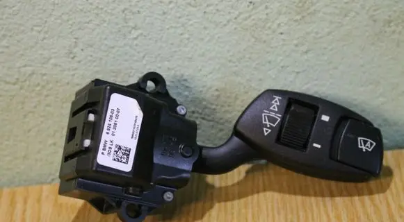 BMW 5 E60 E61 Wiper control stalk 6924106