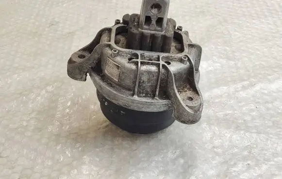 BMW 5 F10 F11 Engine mount bracket 139811 13981112