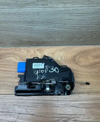 Volkswagen Caddy Front door lock 3D1837015AP A02740