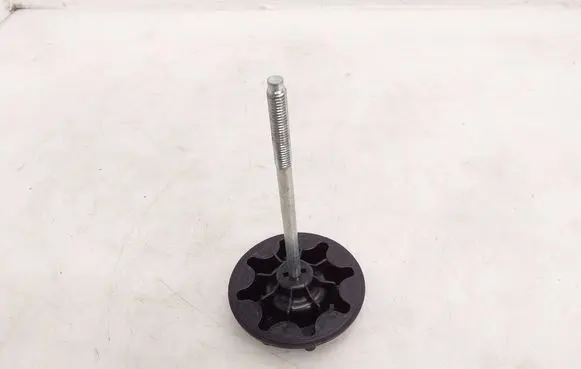 Toyota Camry VIII XV70 Spare wheel bolt