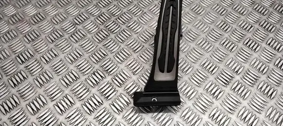 Accelerator throttle pedal