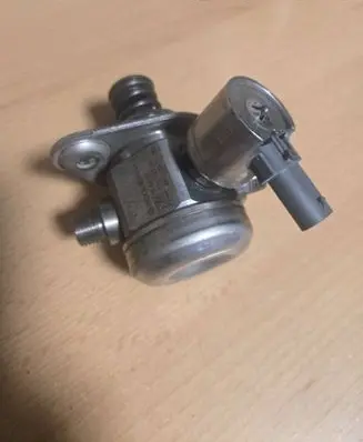 BMW X3 F25 Fuel injection high pressure pump 8604231