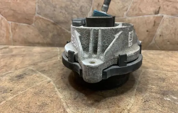 BMW 1 F20 F21 Engine mount bracket 6854252