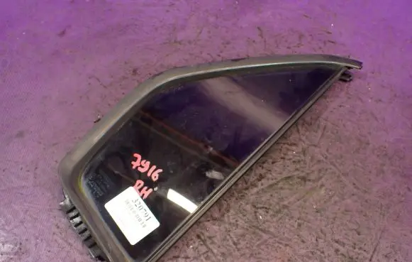 Honda CR-V Front door window glass four-door