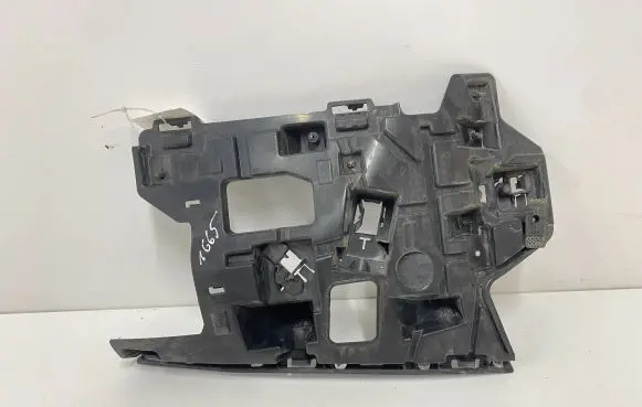 Volvo V40 Front bumper mounting bracket 31425002