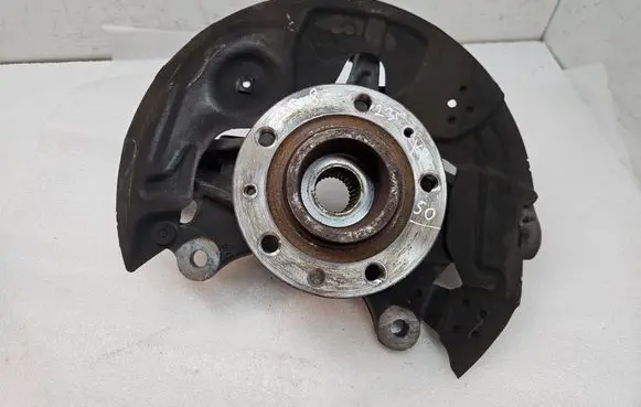 Peugeot 5008 II Front wheel hub