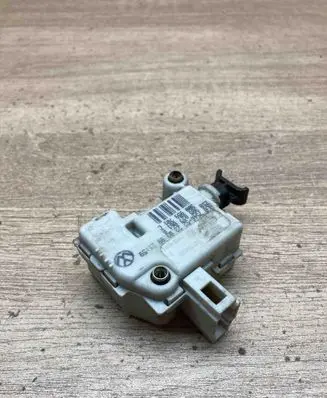 Volkswagen Touareg I Tailgate boot lock/latch motor 3B5827061B 3B0959781C