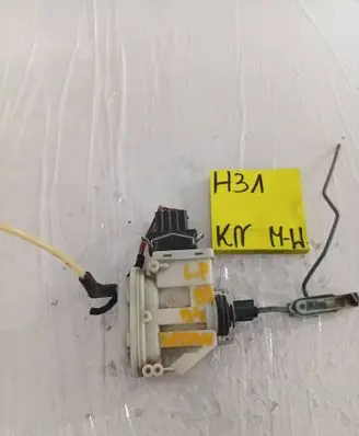 Volkswagen PASSAT B3 Front door lock 1212123