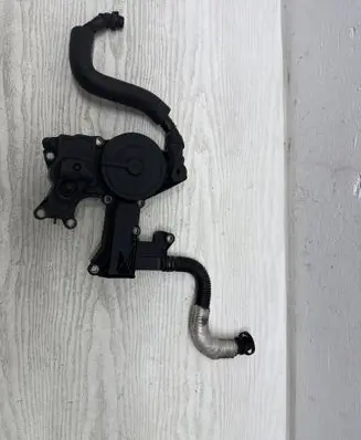 Volkswagen PASSAT CC Breather valve 