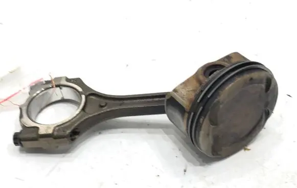 Hyundai Elantra Piston with connecting rod G4FG