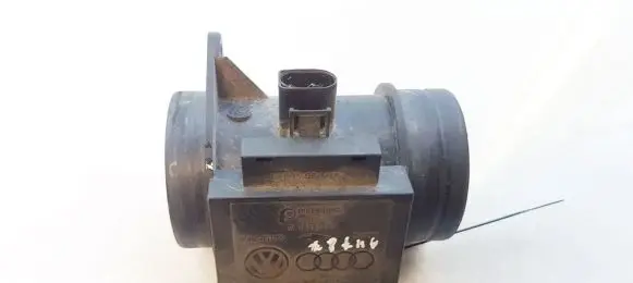 Volkswagen Golf III Mass air flow meter 074906461 71822101