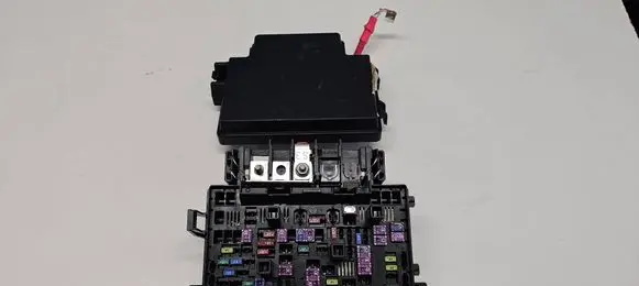 Jeep Grand Cherokee WL Fuse module 68460094AC 68498509AA