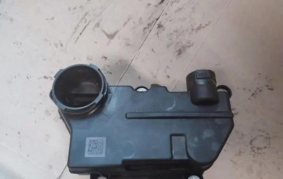 Volkswagen Golf VIII Oil breather separator 05C103495B
