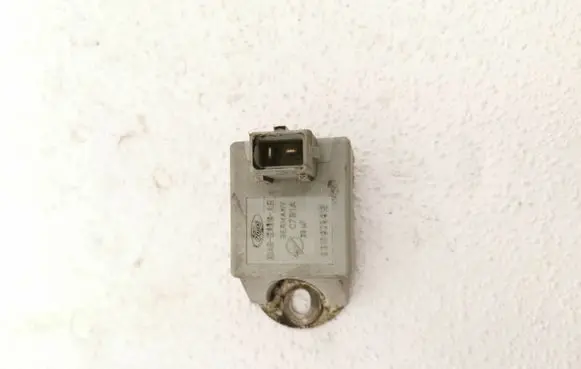 Ford Mondeo Mk III Ignition amplifier control unit 0310025012 C7B1A