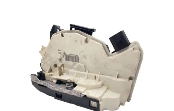 Volkswagen Tiguan Rear door lock 5N0839015G