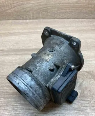Audi A4 S4 B5 8D Mass air flow meter 037906461B AFH6010A