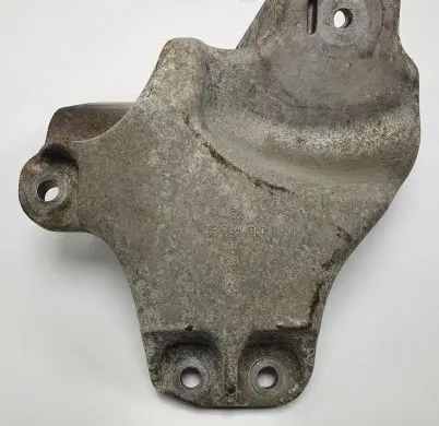 Volkswagen PASSAT B5.5 Engine mounting bracket 07D199306C