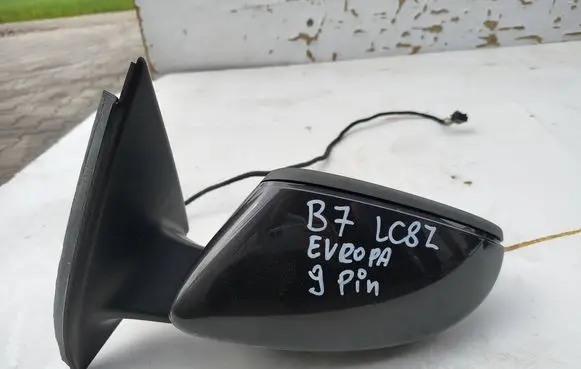 Volkswagen PASSAT B7 Front door electric wing mirror 