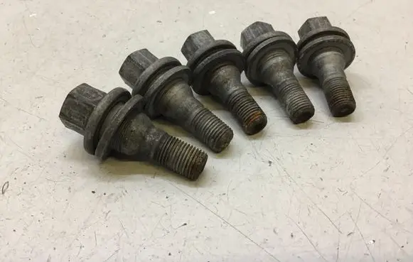 Citroen DS7 Crossback Nuts/bolts 
