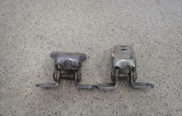 Toyota Yaris Front door hinge set 