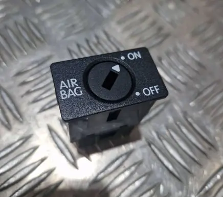 Passenger airbag on/off switch